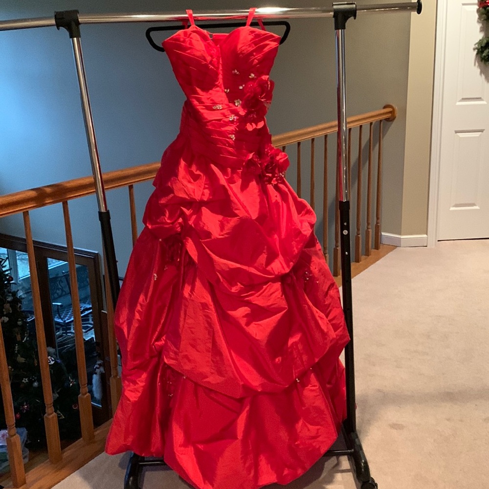 Morí Lee prom dress size 9/10 red